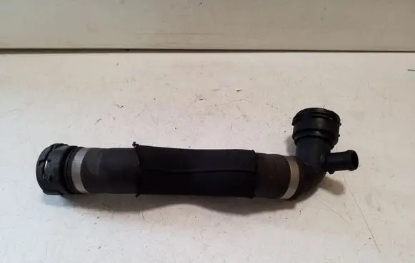 Audi Q7 4M Engine coolant pipe/hose