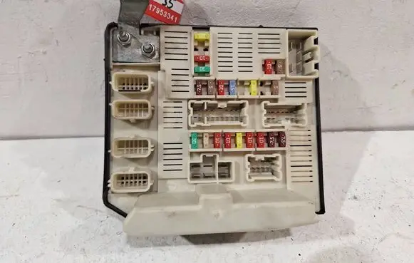 Renault Kangoo II Fuse module 8201044235