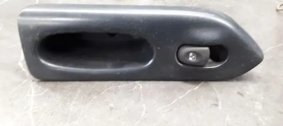 Renault Laguna I Quarter vent window switch 7701699606
