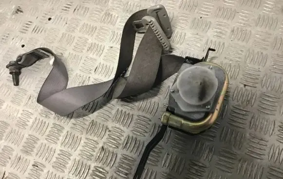Nissan X-Trail T30 Front seatbelt