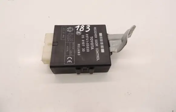 Toyota Avensis T220 Door control unit/module 8974105030 05810730 D183