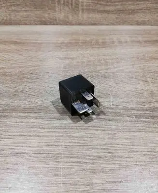 Volkswagen PASSAT B6 Other relay 7M0951253A 072151B