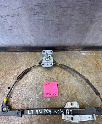 Volkswagen PASSAT B4 Rear door manual window regulator 