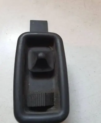 BMW 5 E28 Wing mirror switch 1363459