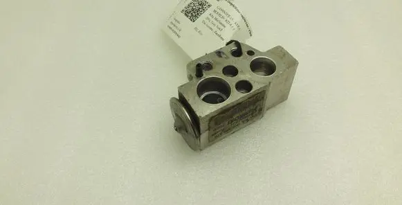Volkswagen PASSAT B7 Air conditioning (A/C) expansion valve 1K0820679