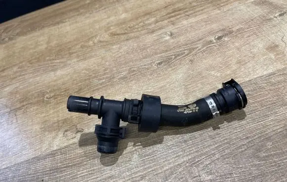 Land Rover Range Rover Velar Engine coolant pipe/hose JX737752AB