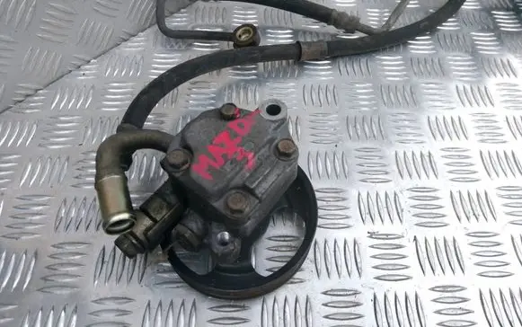 Mazda 3 I Power steering pump E2221186