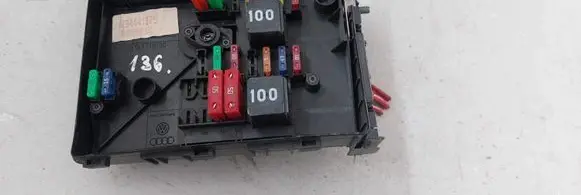 Volkswagen Caddy Fuse box set 01718130 29444137U