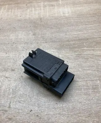 BMW 5 E39 Glow plug pre-heat relay 2243562 72RB500