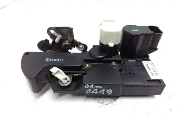 Opel Frontera B Rear door lock 16637561