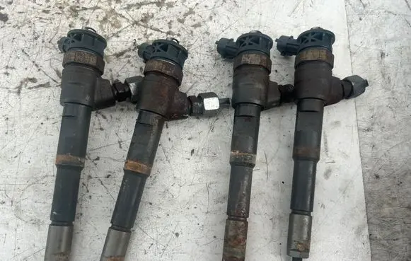 Renault Captur Fuel injectors set 0445110485 HB201108033