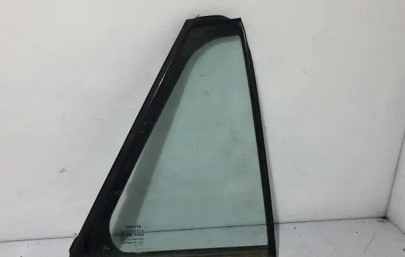 Toyota Avensis T270 Rear vent window glass 43R00048