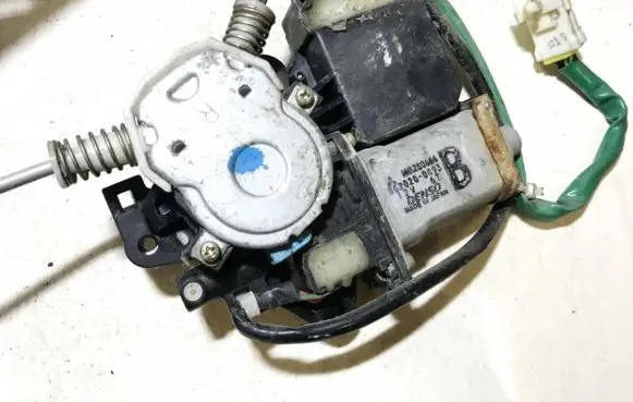 Mitsubishi Galant Front door window regulator motor 0620200093