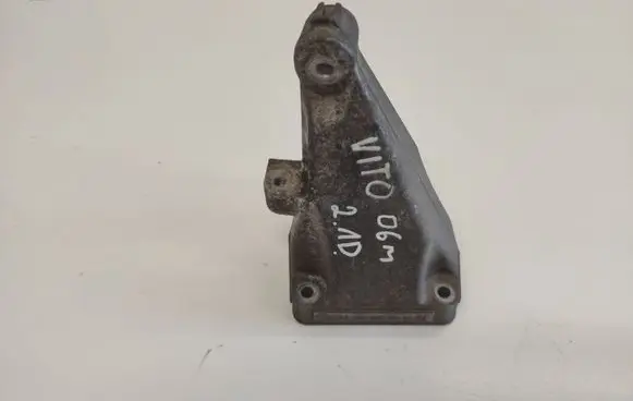 Mercedes-Benz Vito Viano W639 Engine mounting bracket A6462230204