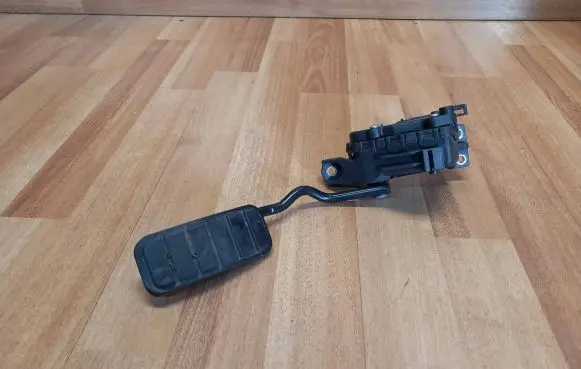 Renault Laguna II Accelerator throttle pedal 8200002905 6PV00811902