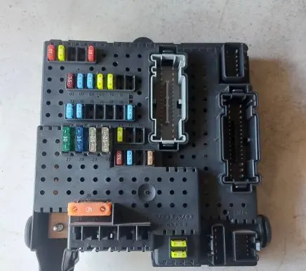 Volvo XC90 Fuse module 30728512 28017881