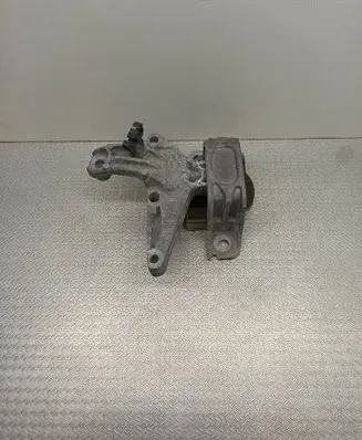 Engine mount bracket