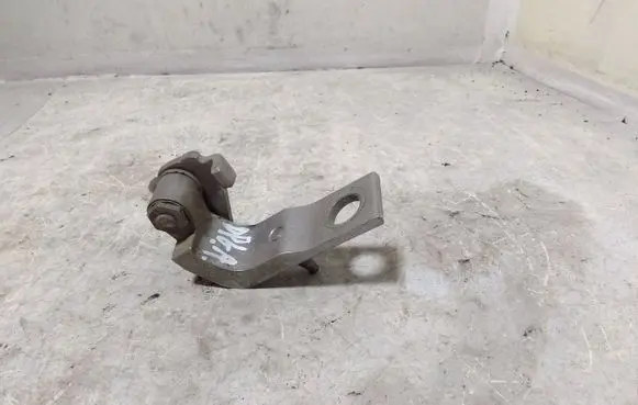 Ford Mondeo MK IV Rear door lower hinge