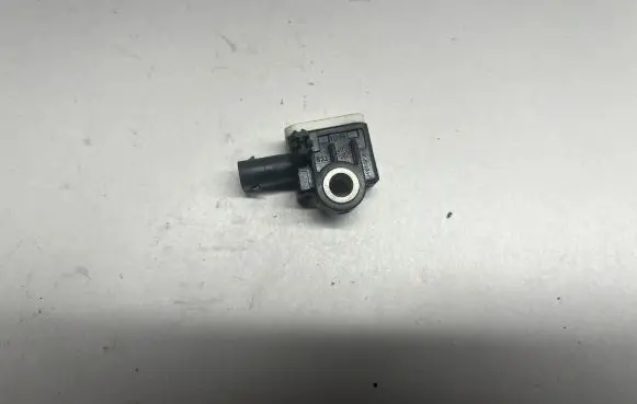 Dodge Durango III Airbag deployment crash/impact sensor 56054085AA A1668210151