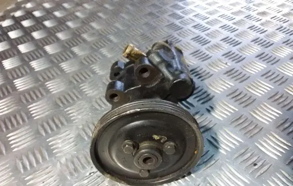 Renault Megane I Power steering pump 7846075