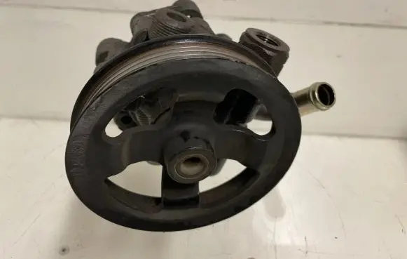 Toyota Corolla Verso E121 Power steering pump