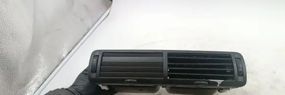 Volkswagen PASSAT B5 Dash center air vent grill 3B0819728d