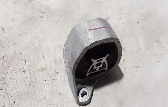 Volvo XC90 Engine mounting bracket 31480564