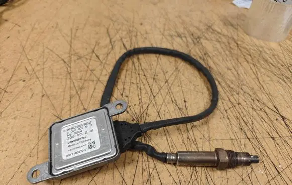 Mercedes-Benz C W205 Lambda probe sensor A0009051512