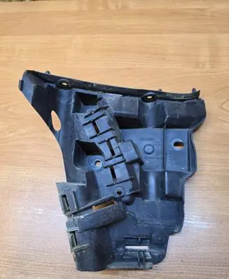 Volvo XC70 Front bumper mounting bracket 31214961
