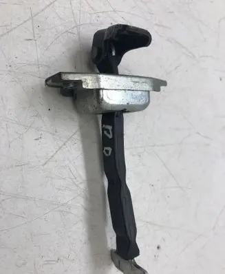Toyota RAV 4 (XA30) Front door check strap stopper