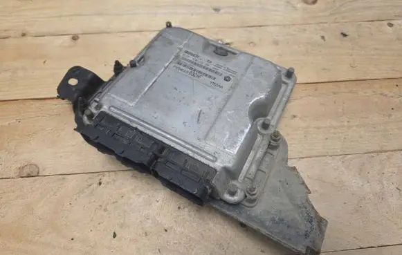 Chrysler PT Cruiser Engine control unit/module P05033032AF