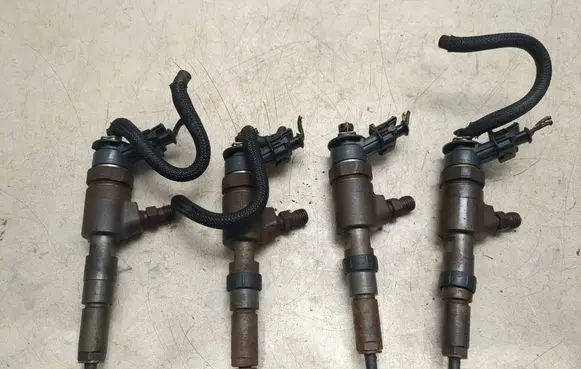 Audi A3 S3 8P Fuel injectors set 0445110252