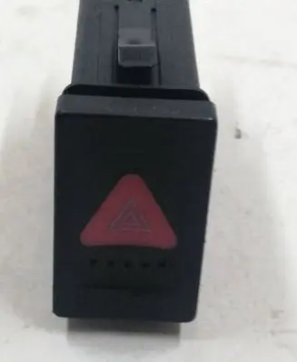 Volkswagen PASSAT B5 Hazard light switch