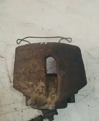 Volkswagen Touran I Front brake caliper