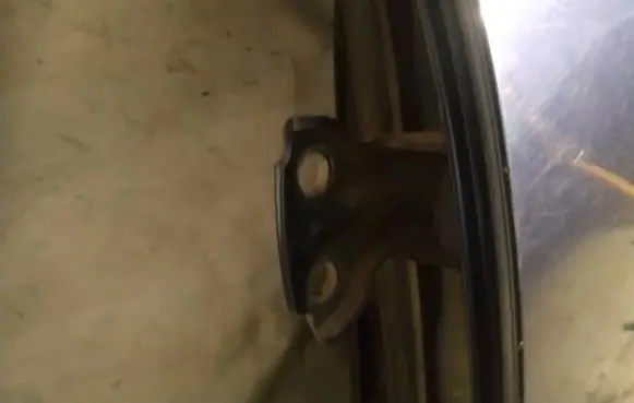 Mitsubishi Carisma Rear door lower hinge