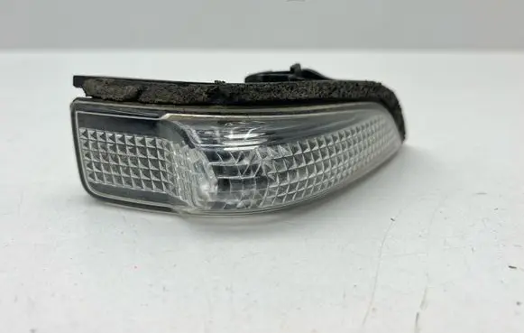 Toyota Yaris Mirror indicator light 640100103