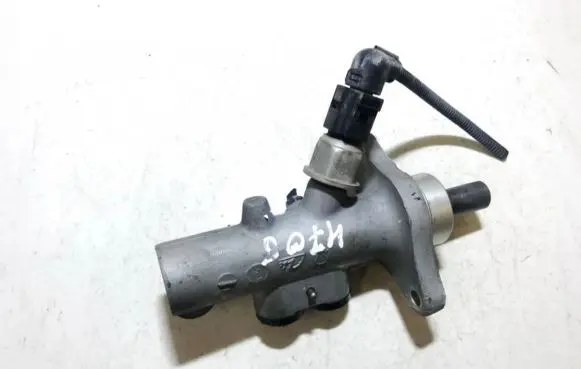 Master brake cylinder