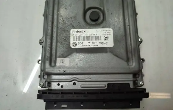 BMW 7 F01 F02 F03 F04 Engine control unit/module 7823905