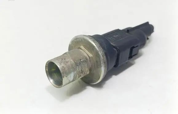 Volkswagen Golf IV Air conditioning (A/C) pressure sensor 1J0959126