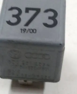 Volkswagen PASSAT B5 Day light relay 8D0951253A