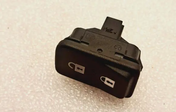 Volvo V50 Central locking switch button 0565832