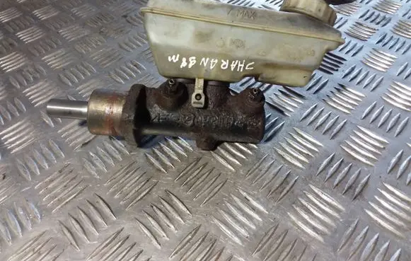 Volkswagen Sharan Master brake cylinder 7M1611303
