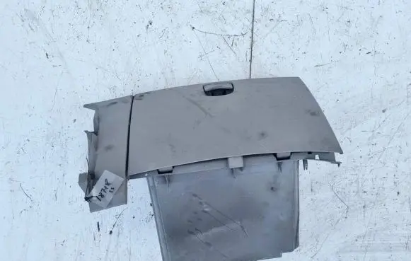 Glove box