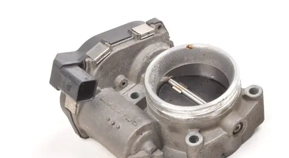 BMW 1 E81 E87 Electric throttle body valve 7561067