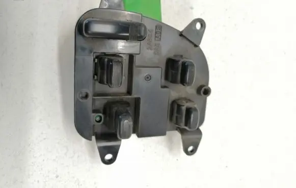 Subaru Legacy Electric window control switch