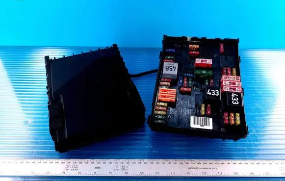 Audi A3 S3 A3 Sportback 8P Fuse module 1K0937124K