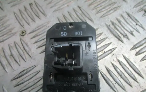 Toyota Yaris Heater blower fan relay 