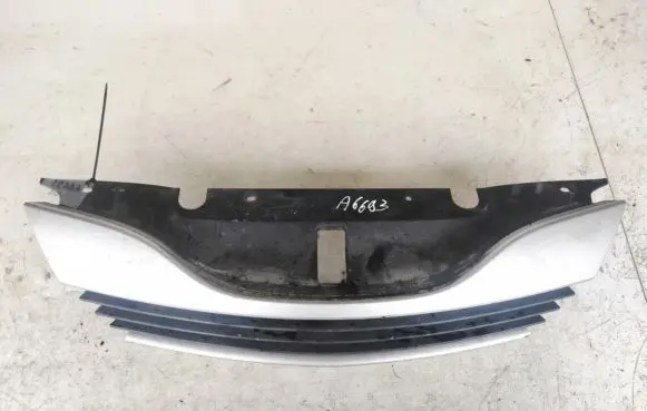 Renault Laguna II Front grill 8200012581