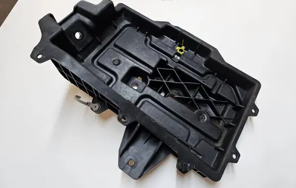 Chrysler Pacifica Battery tray 68226079A 93785W