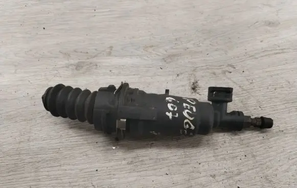 Peugeot 607 Clutch master cylinder